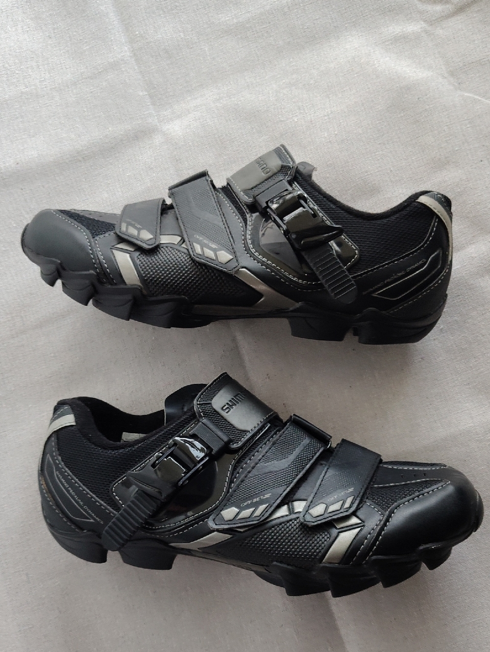 Shimano Black and Gray Men's Cycling Shoes with Buckle & Dual Straps